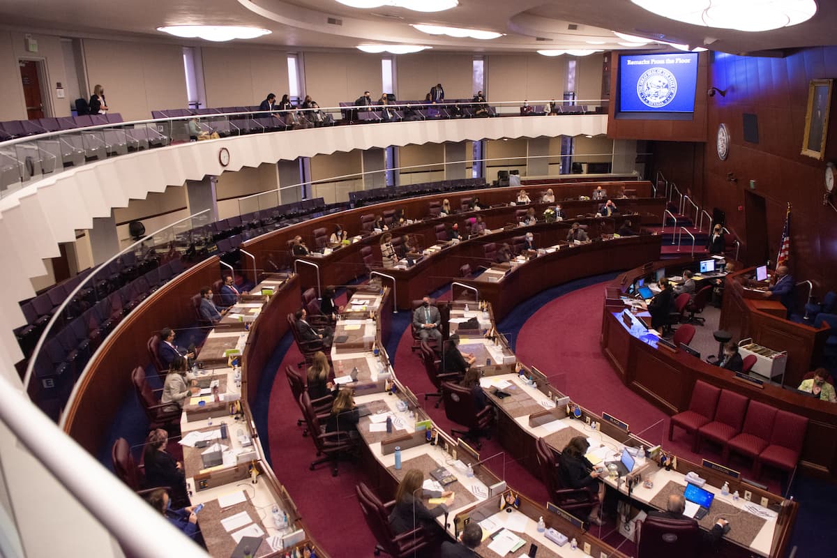 Se espera que Demócratas mantengan control de la Legislatura, pero no alcanzarían "super mayoría"