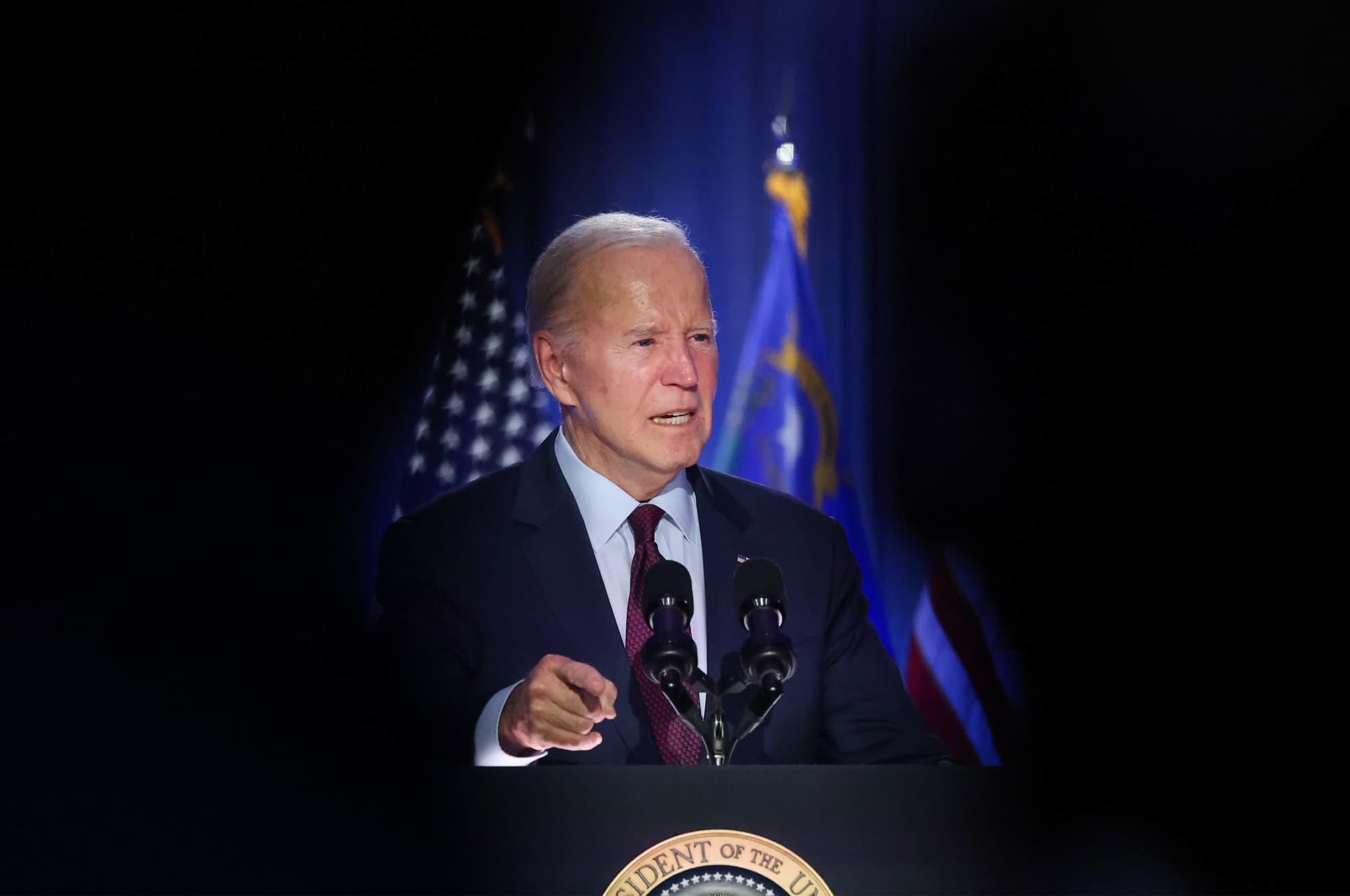 Biden wins Nevada's Democratic presidential primary in landslide vote