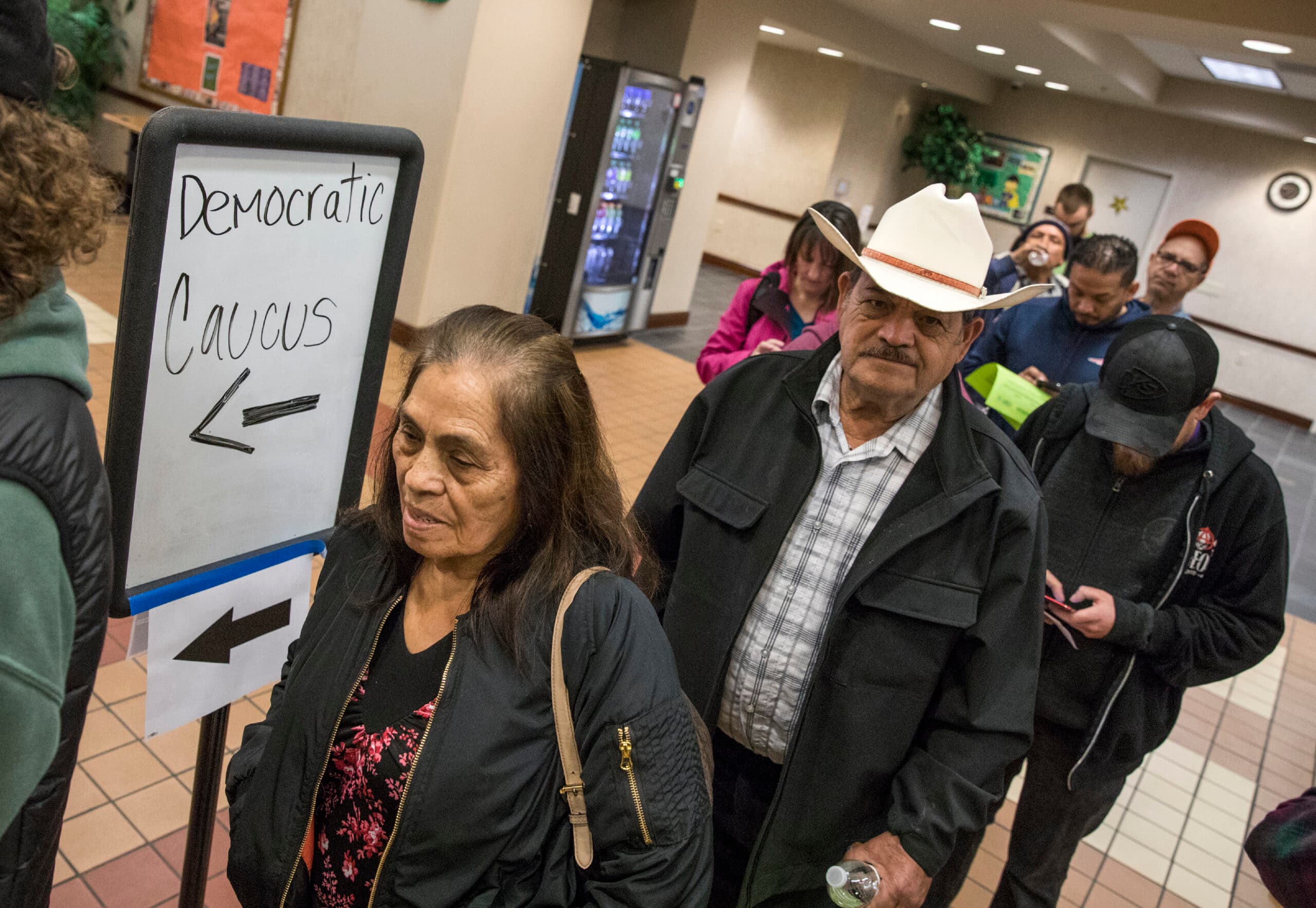 Encuesta: Cortez Masto y Sisolak tienen estrecha ventaja y están perdiendo apoyo hispano