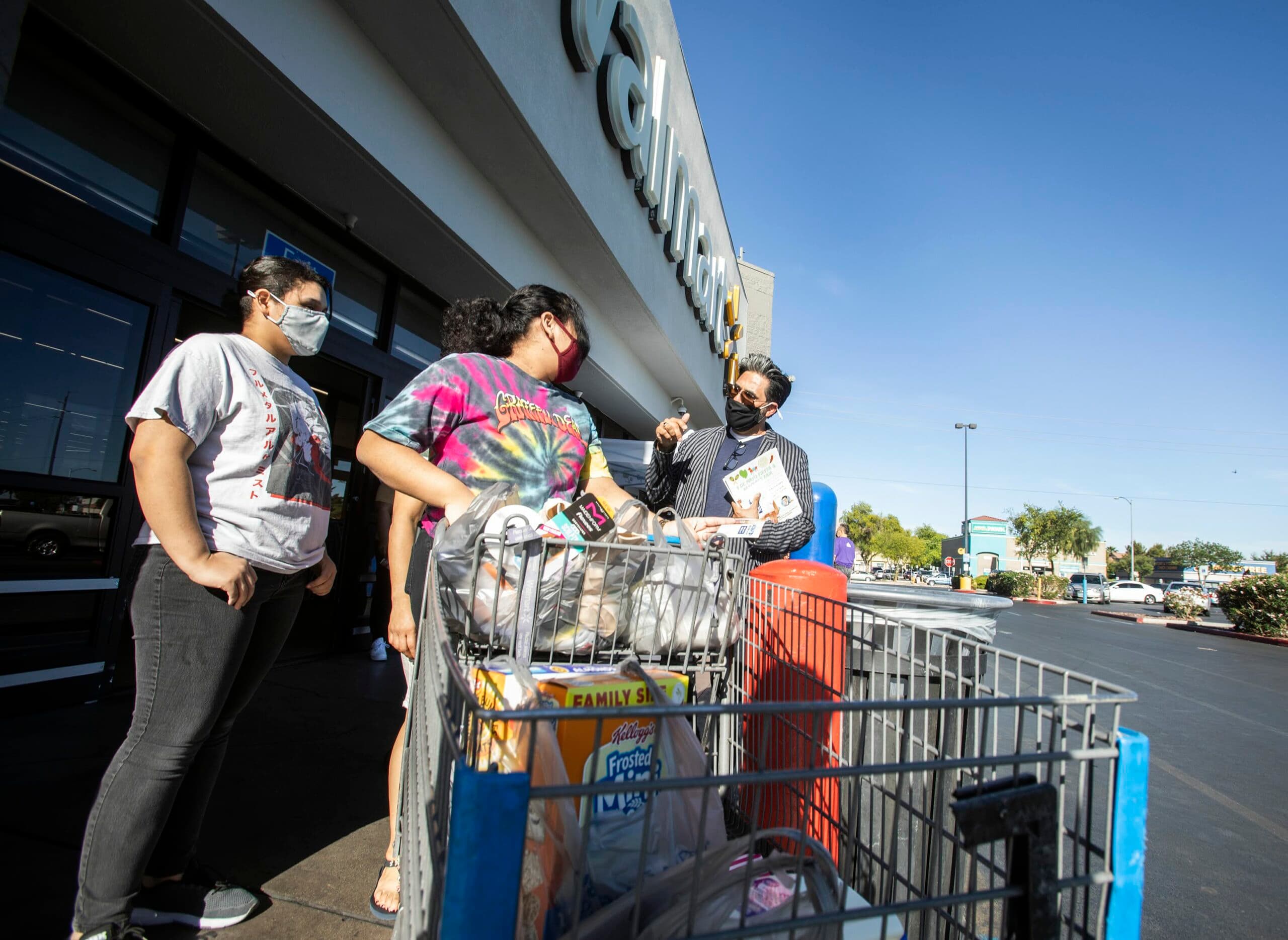 Participantes de sondeo latino en Nevada opinan sobre migrantes en la frontera; reforma policial