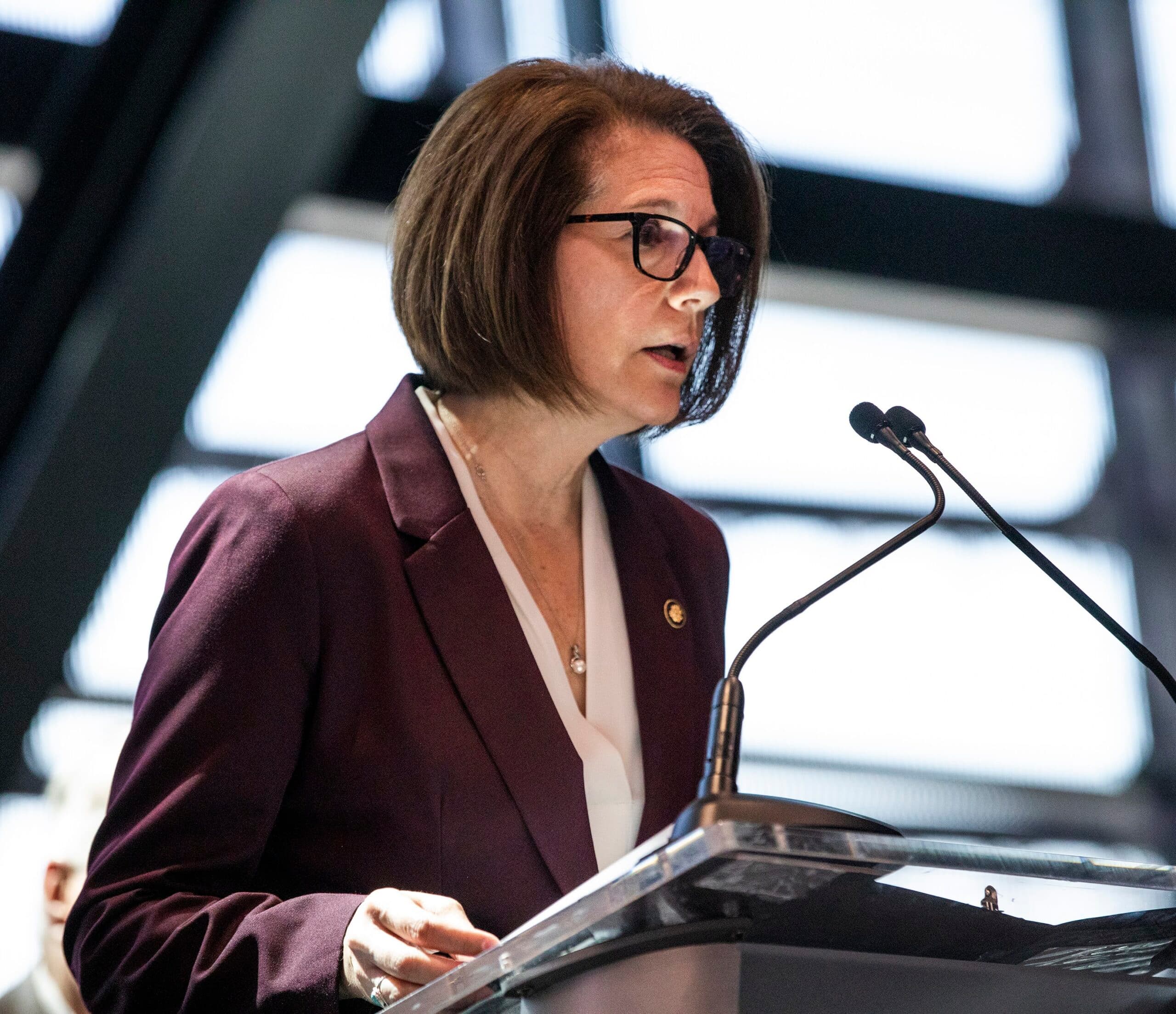 Cortez Masto critica perdón de deuda estudiantil de Biden mientras otros Demócratas lo celebran