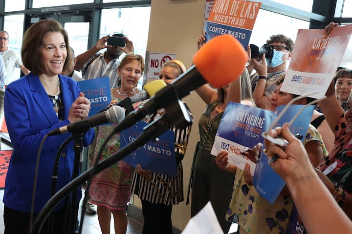 ¿Podrá la primera senadora latina detener cambio de votantes latinos hacia los Republicanos?