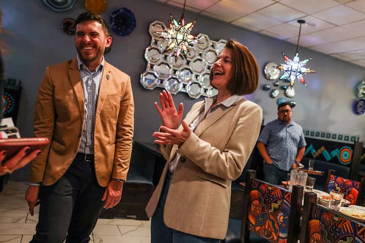 Encuesta: Sisolak, Cortez Masto lideran por poco a sus opositores Republicanos previo a la elección