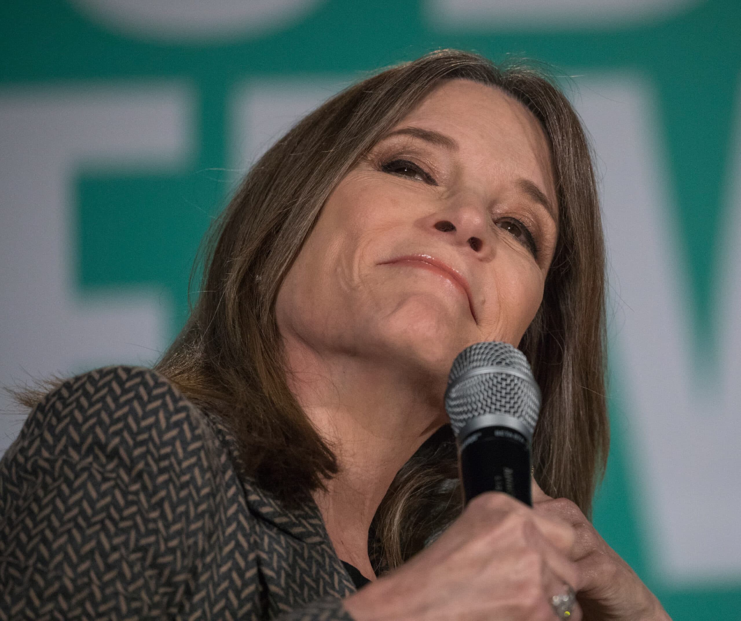 Seeking small-dollar support, Marianne Williamson campaigns in Vegas, aims for presidency