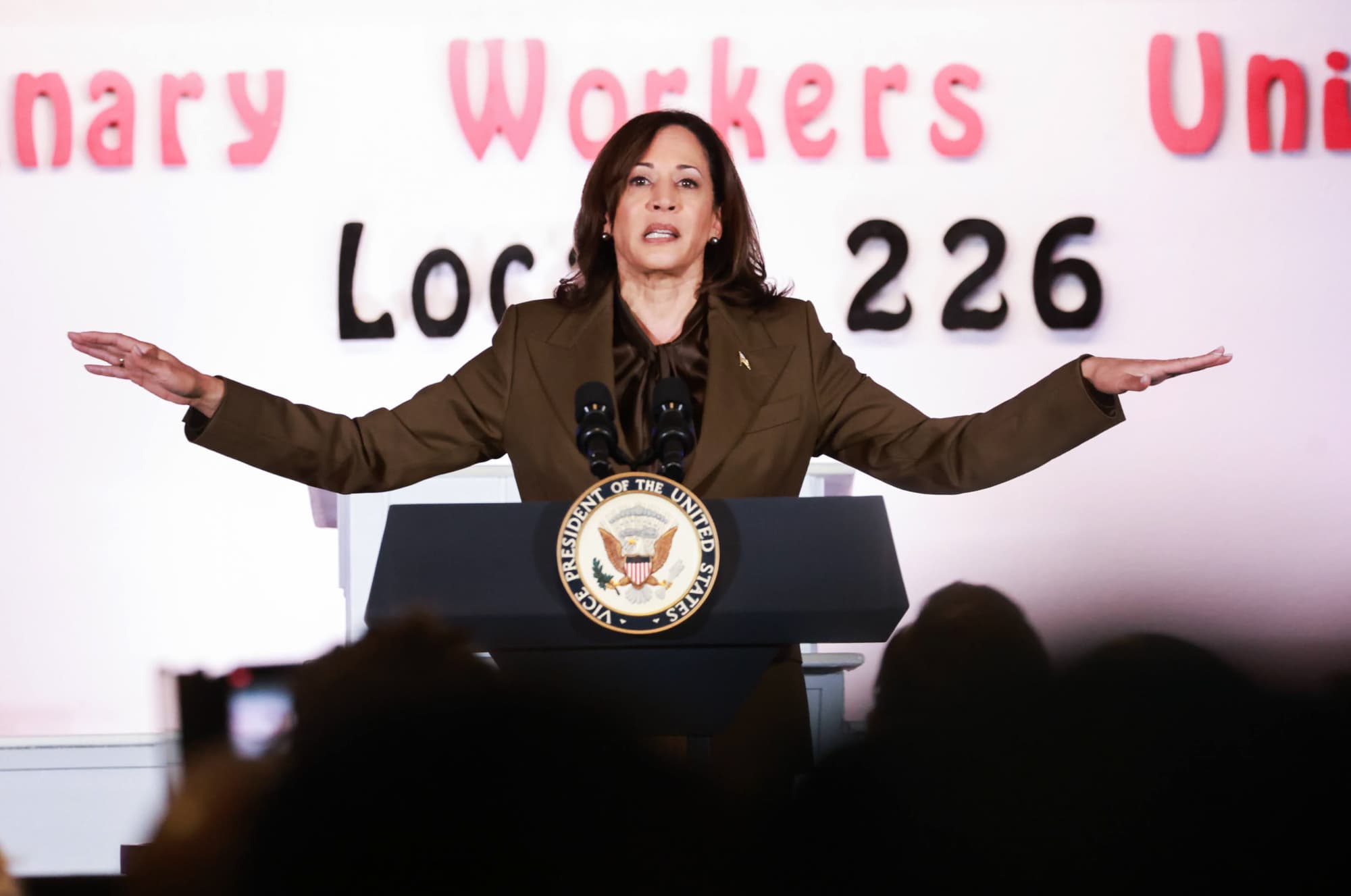 In Las Vegas, Kamala Harris sees a chance to improve her odds of winning