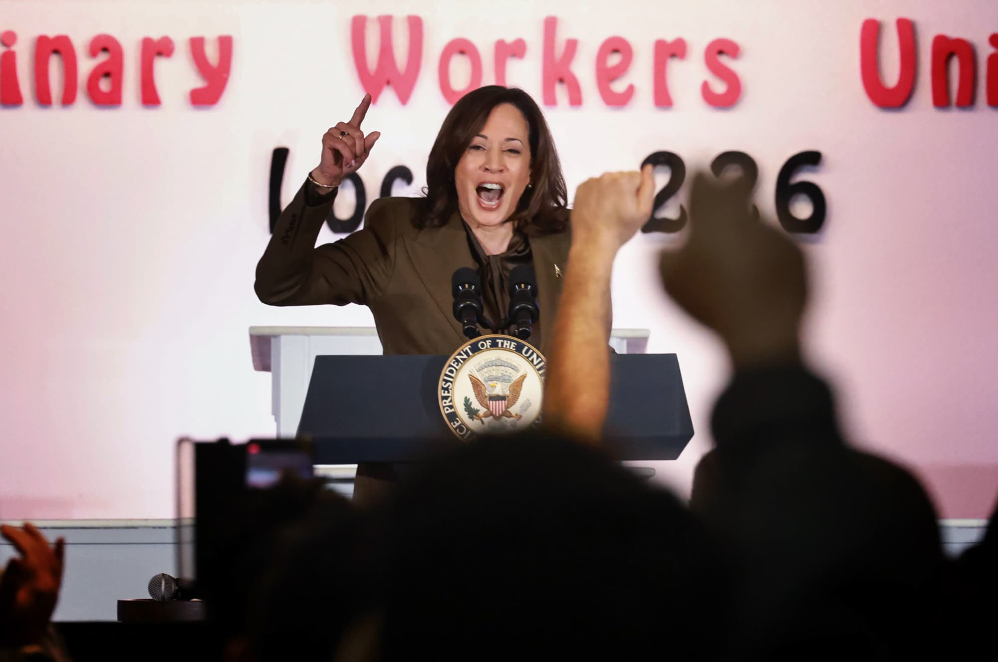 Poll: Harris leads Trump among Nevada Latino voters